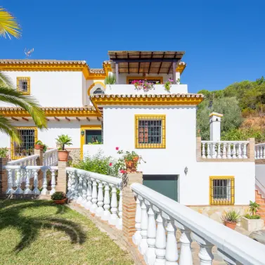 Продажа  отдельно стоящей виллы в Elviria