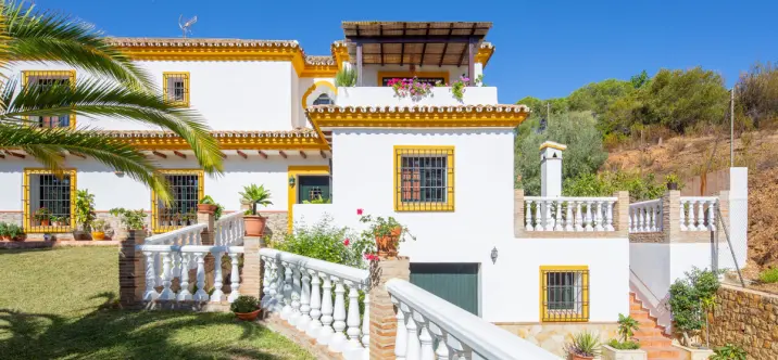 Продажа  отдельно стоящей виллы в Elviria 1