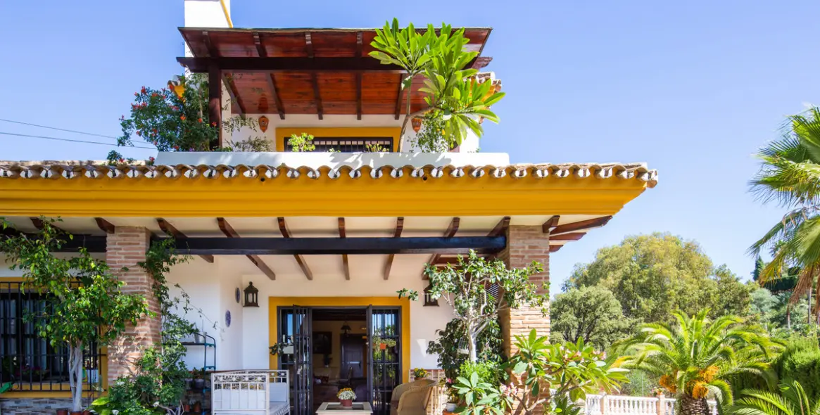 Продажа  отдельно стоящей виллы в Elviria 5