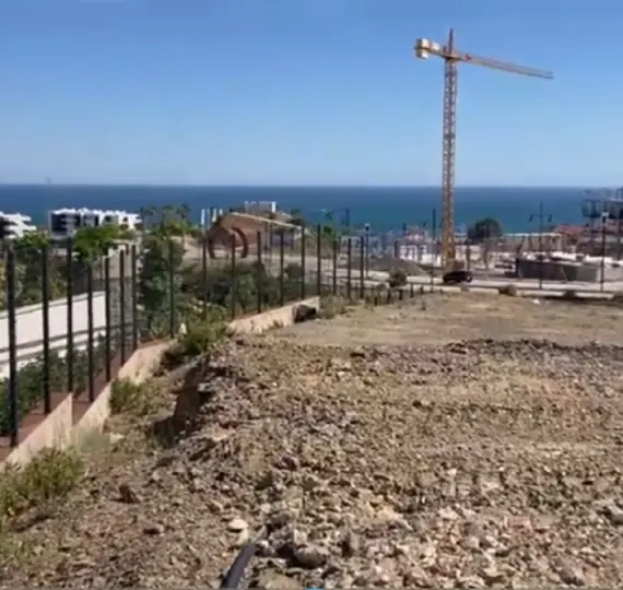 Venta de parcela residencial en Higueron