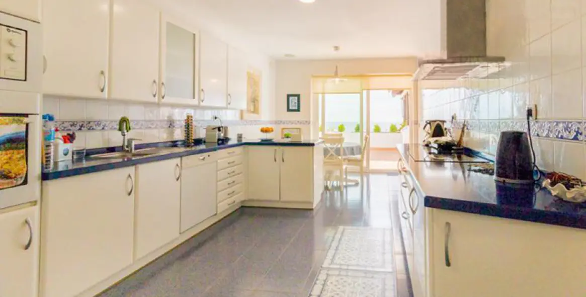 Продажа пентхауса в Montemar 18