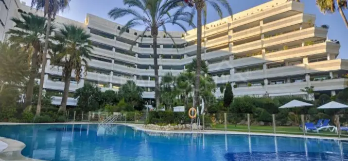 Sale of middle floor apartment in Marbella 0
