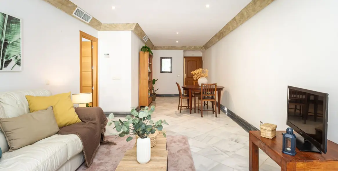 Sale of middle floor apartment in Marbella 3