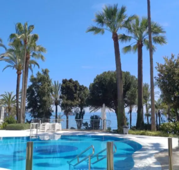 Sale of middle floor apartment in Marbella