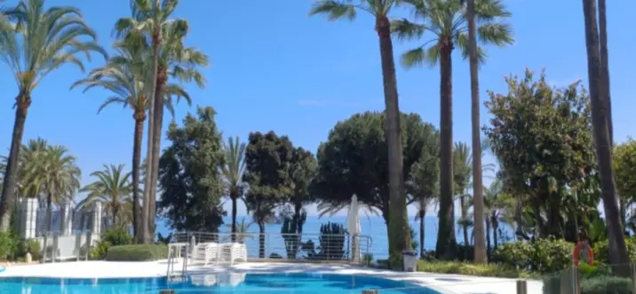 Sale of middle floor apartment in Marbella 3