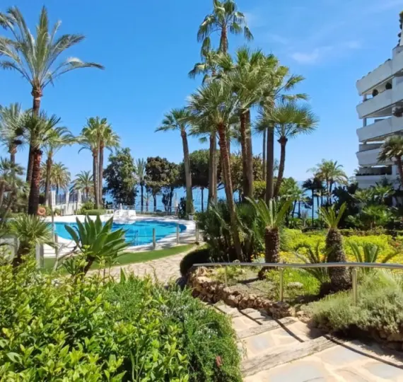 Sale of middle floor apartment in Marbella