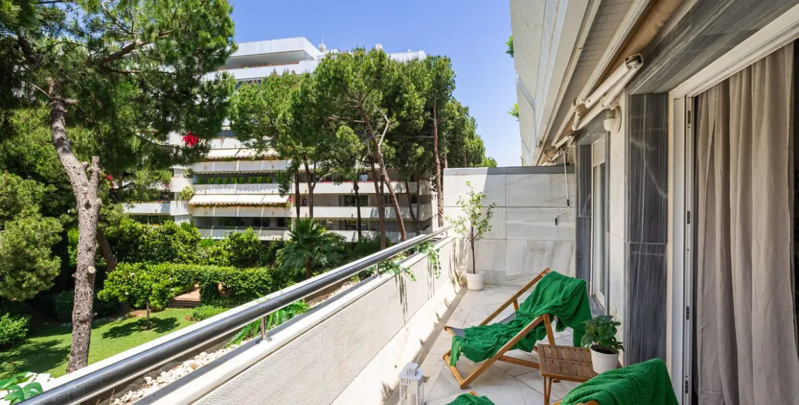 Sale of middle floor apartment in Marbella 18