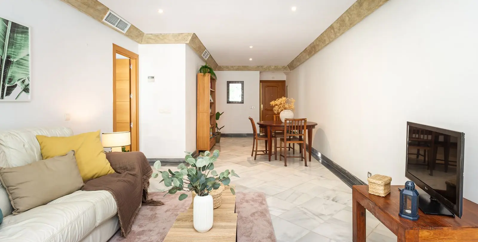 Venta de apartamento en planta media en Marbella 3