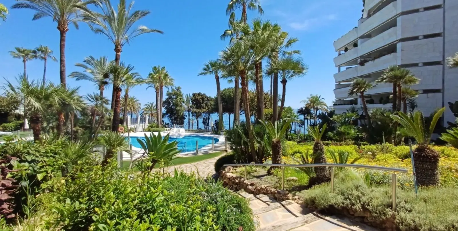 Venta de apartamento en planta media en Marbella 5