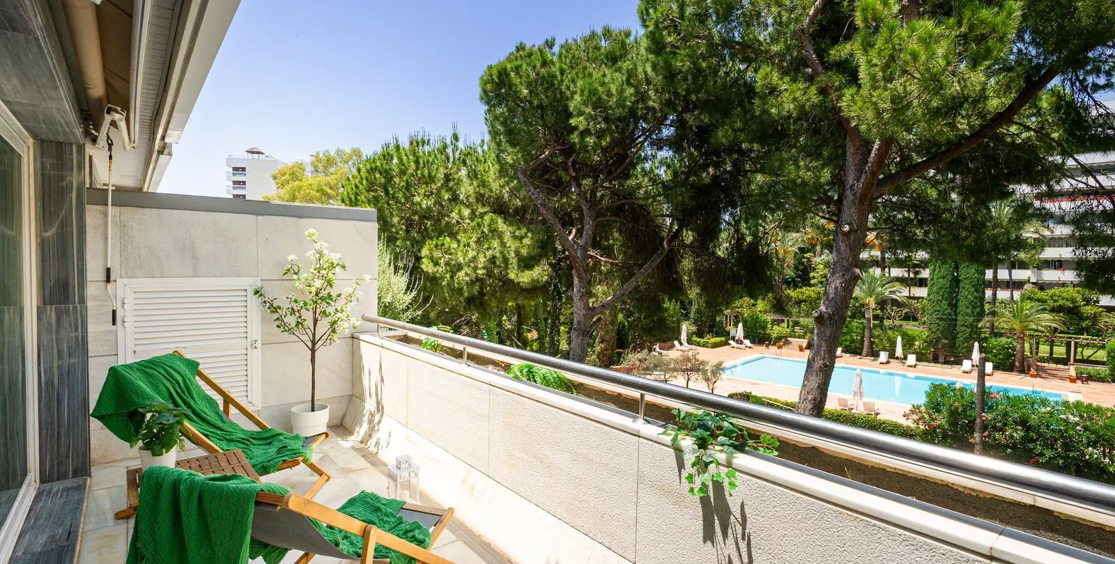 Venta de apartamento en planta media en Marbella 6