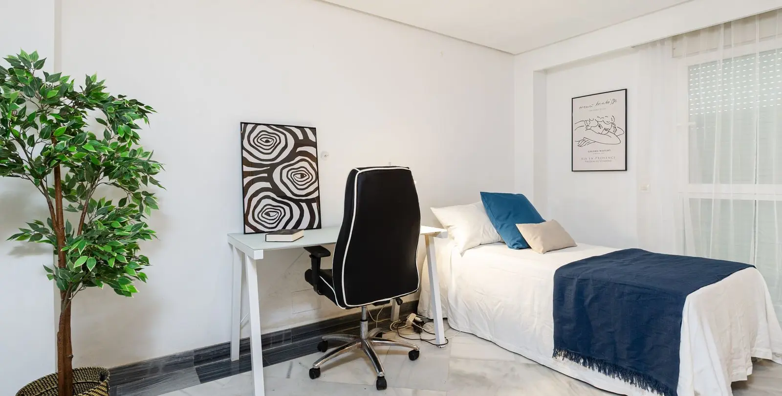 Venta de apartamento en planta media en Marbella 10
