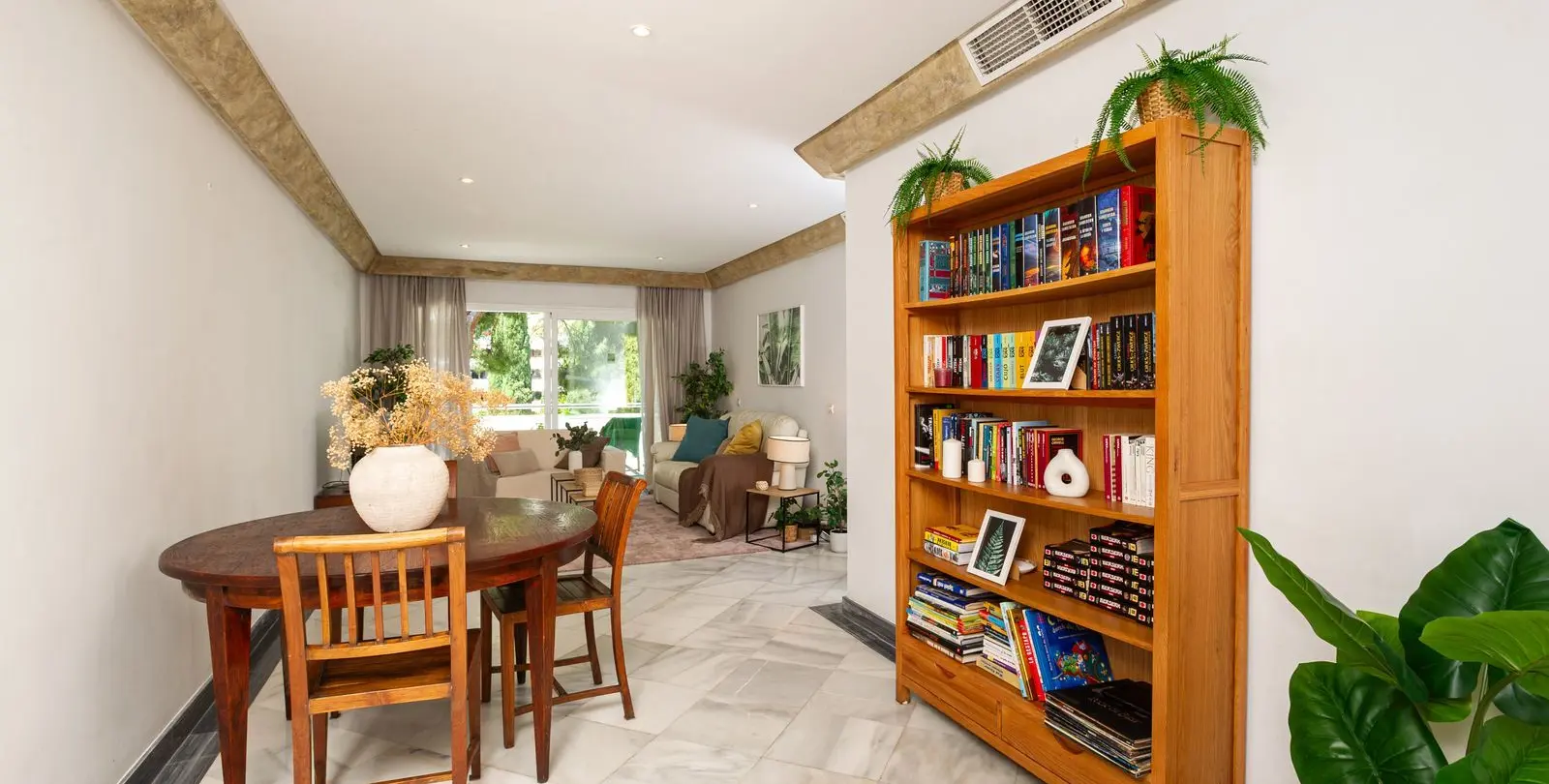 Venta de apartamento en planta media en Marbella 12