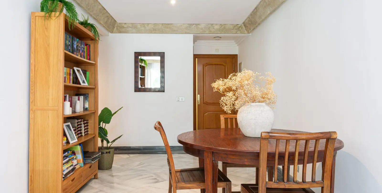 Venta de apartamento en planta media en Marbella 13