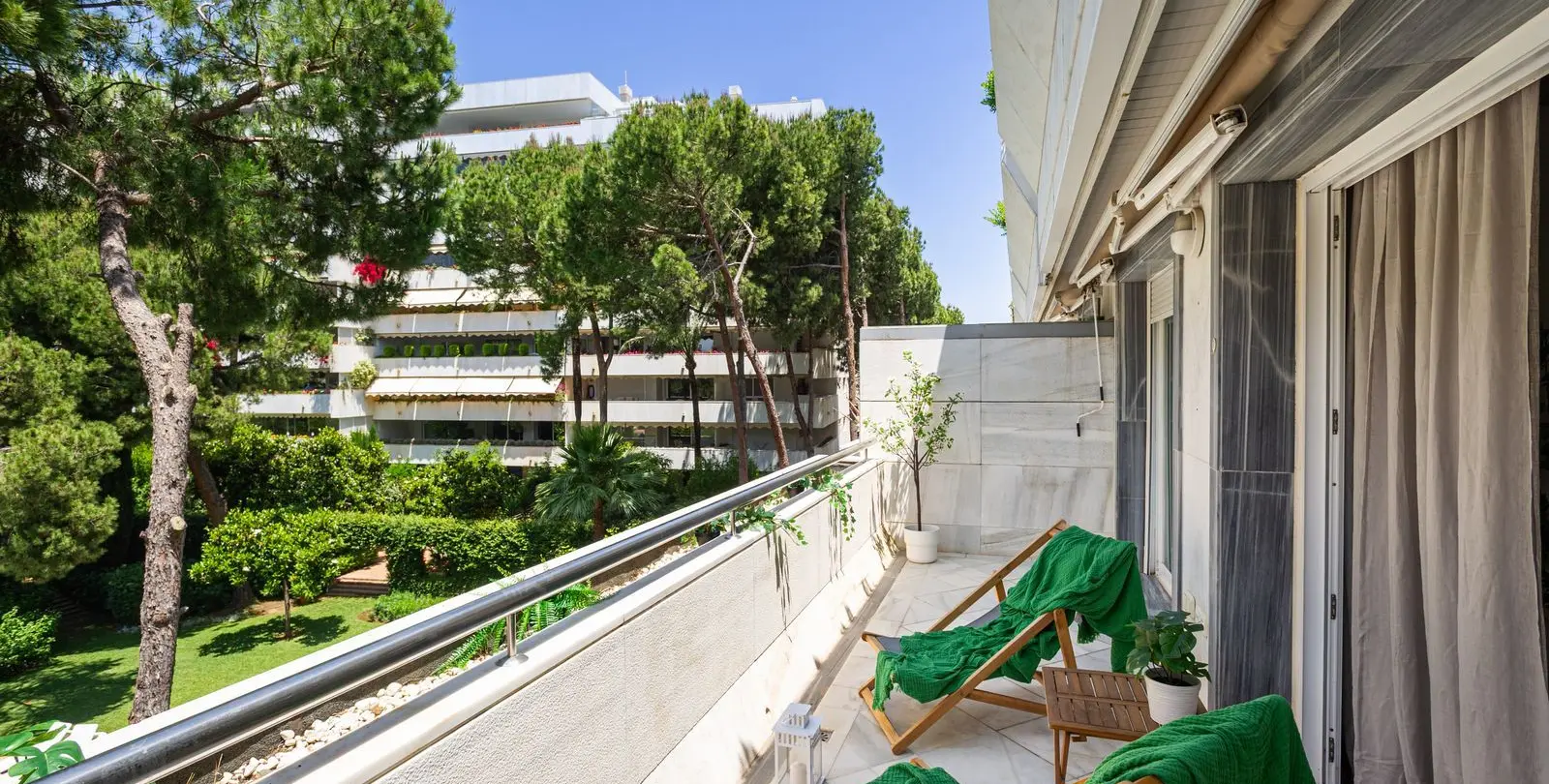 Venta de apartamento en planta media en Marbella 18