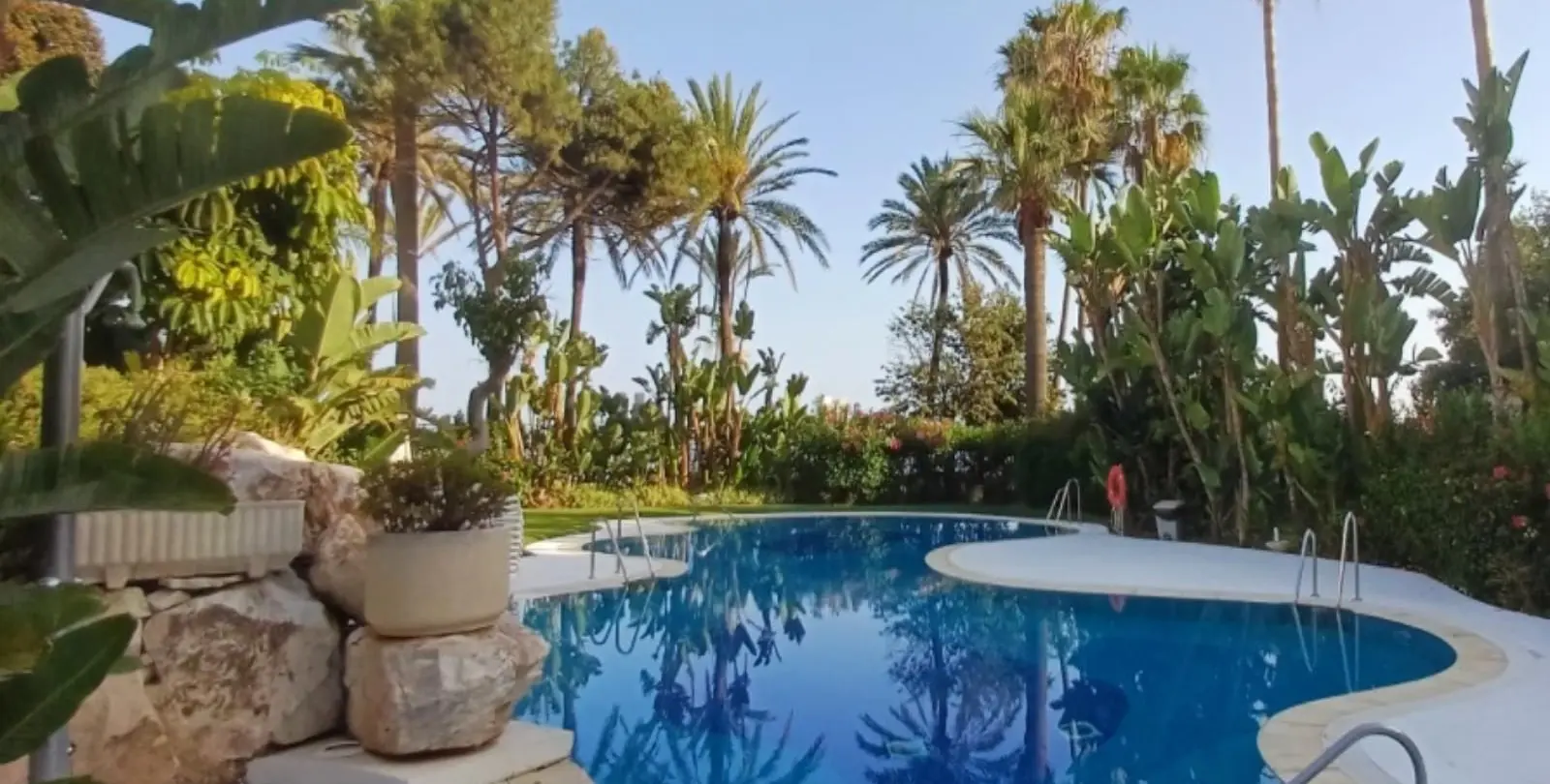 Venta de apartamento en planta media en Marbella 19