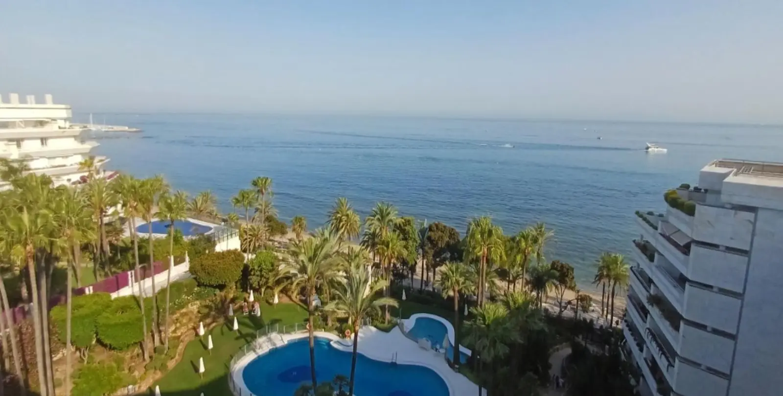 Venta de apartamento en planta media en Marbella 20