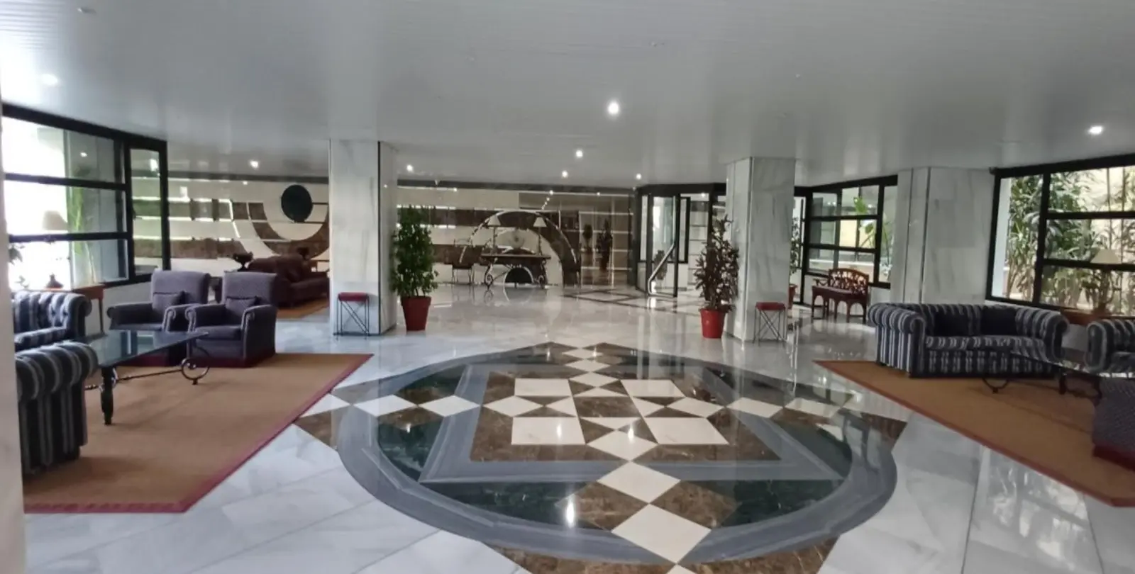 Venta de apartamento en planta media en Marbella 23