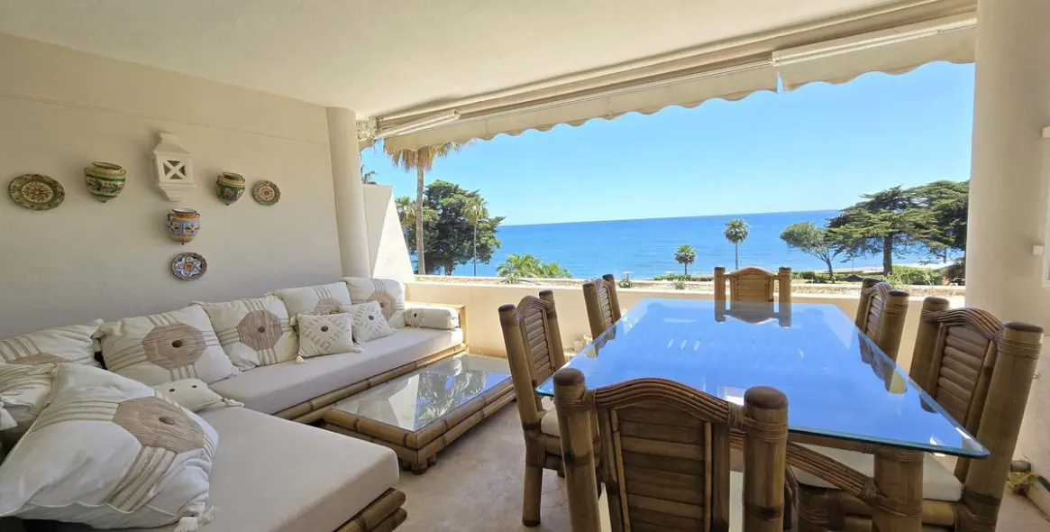 Sale of middle floor apartment in Estepona 3