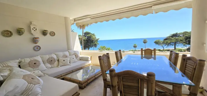 Sale of middle floor apartment in Estepona 2