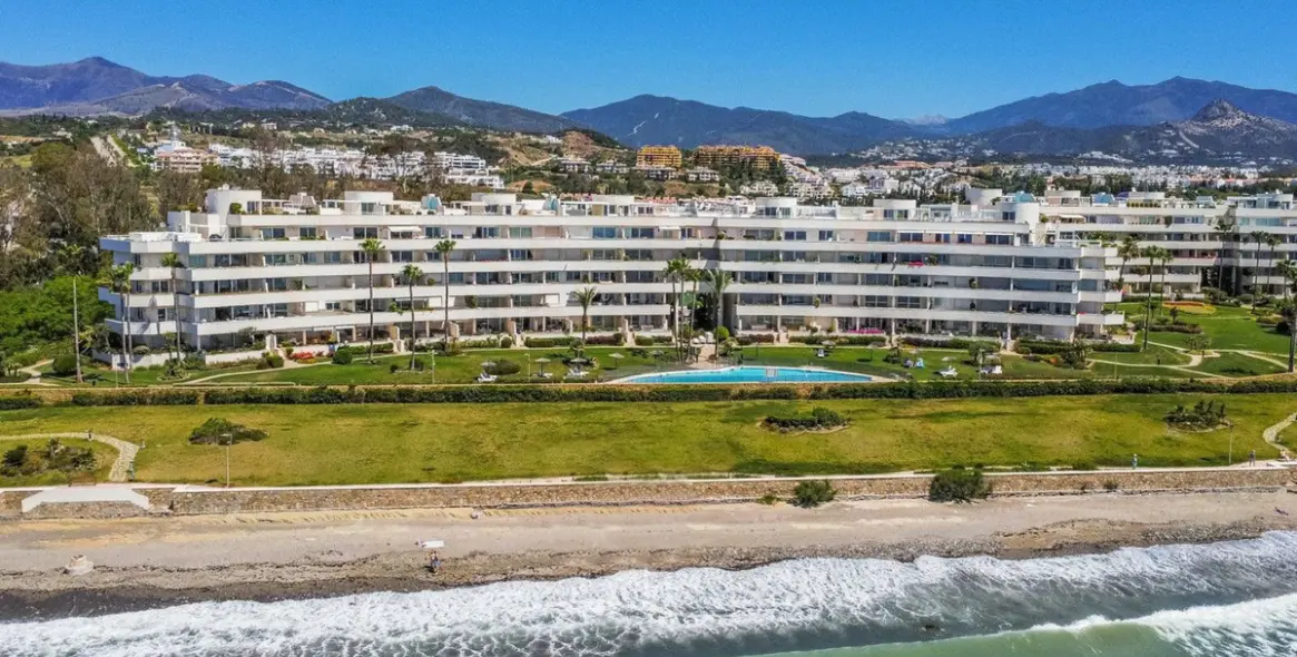 Sale of middle floor apartment in Estepona 4