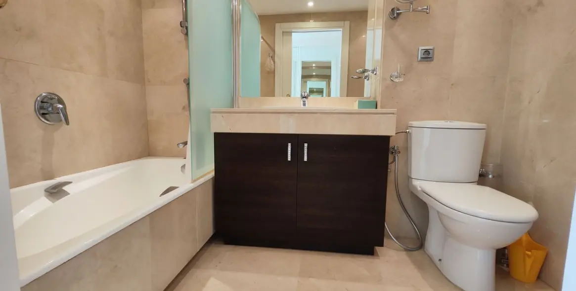 Sale of middle floor apartment in Estepona 9