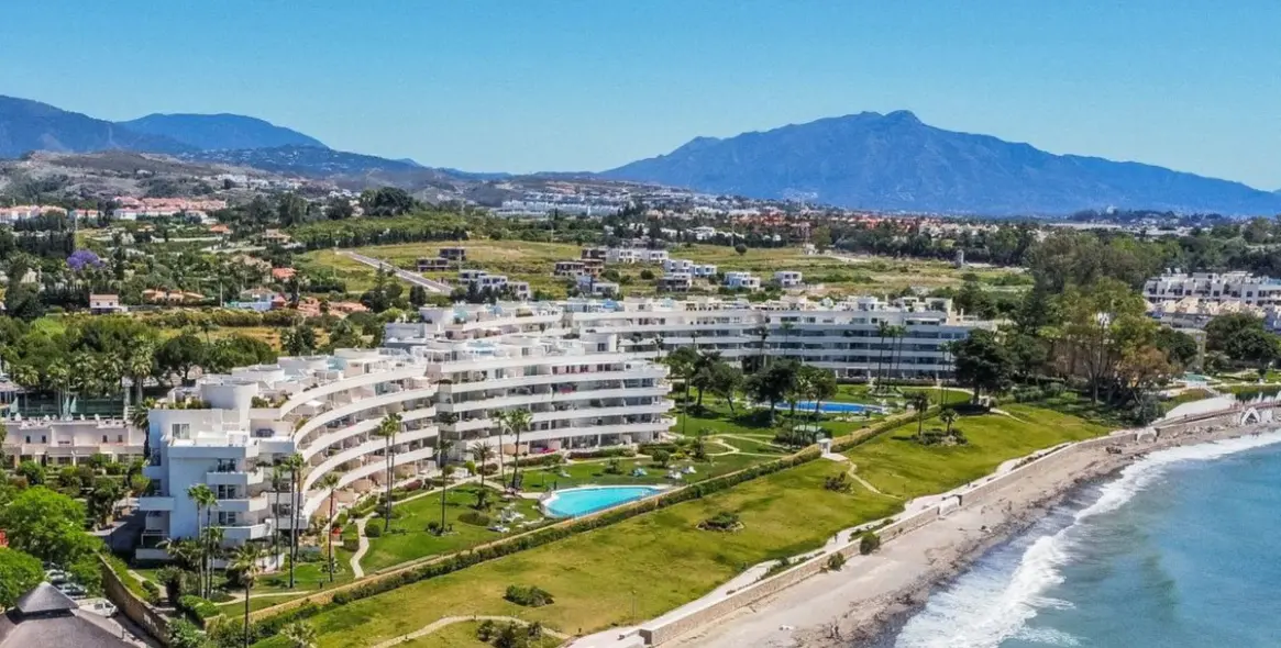 Sale of middle floor apartment in Estepona 10