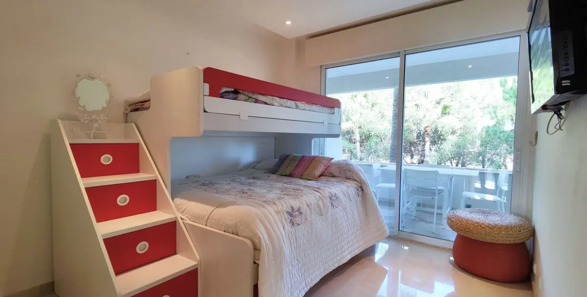 Sale of middle floor apartment in Estepona 11