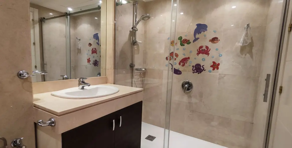 Sale of middle floor apartment in Estepona 14