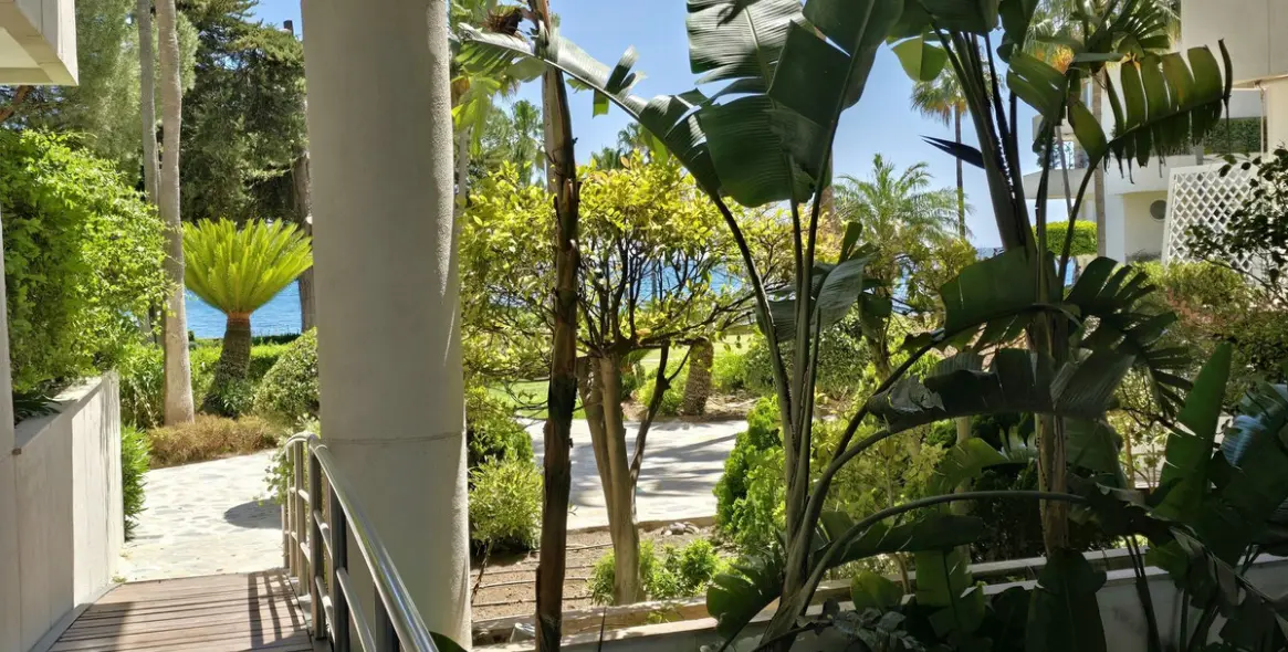 Sale of middle floor apartment in Estepona 16