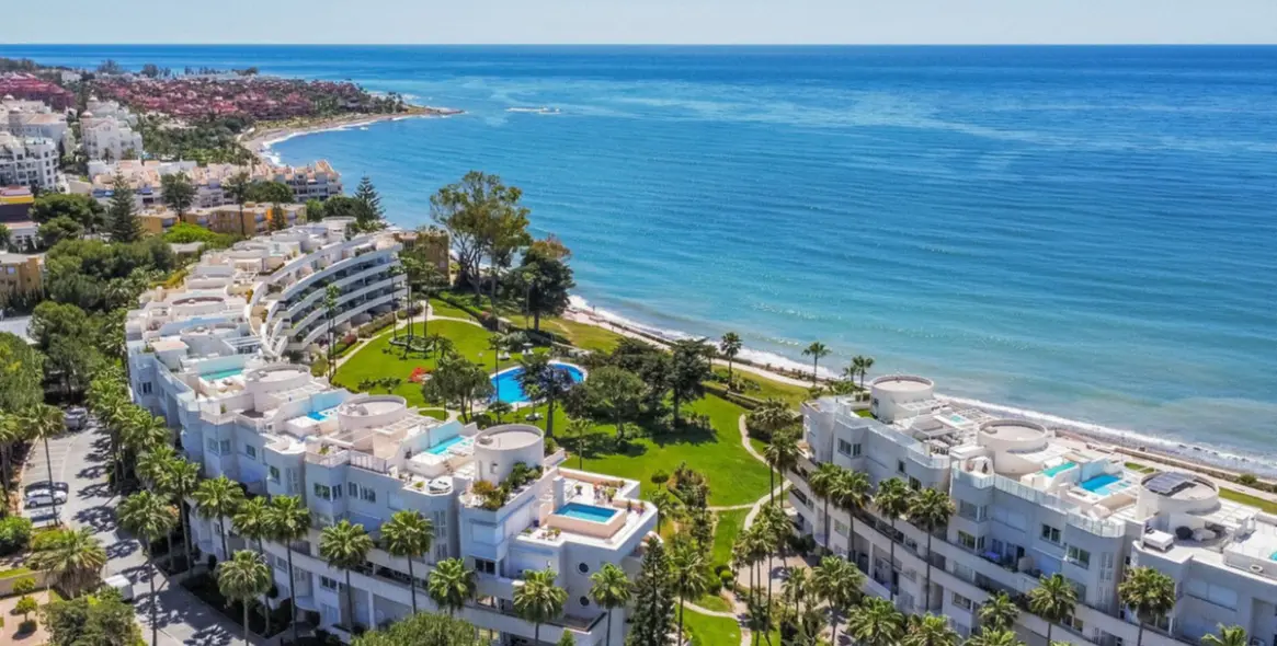 Sale of middle floor apartment in Estepona 17