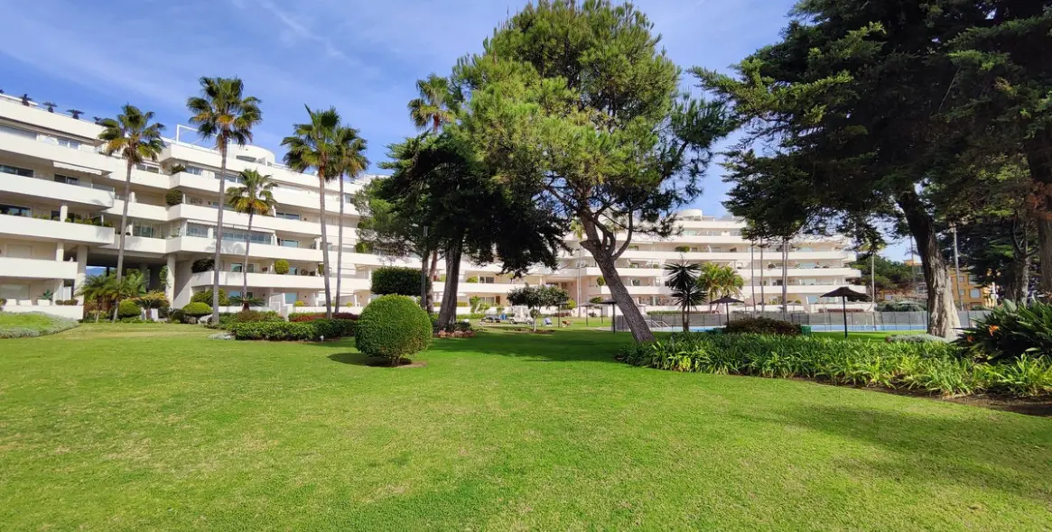 Продажа апартаментов на среднем этаже в Estepona 22