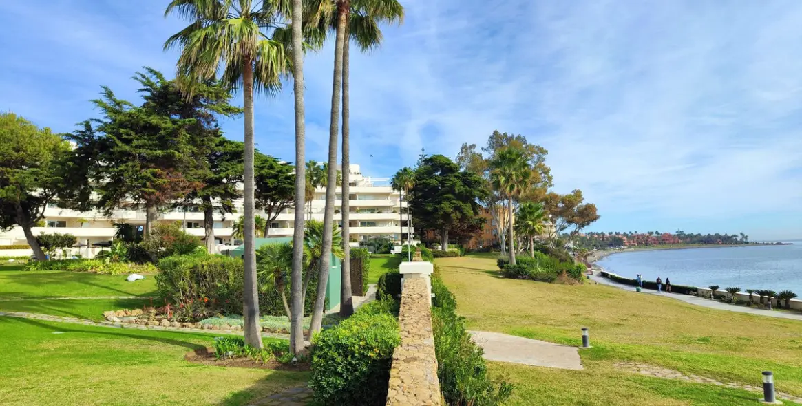 Продажа апартаментов на среднем этаже в Estepona 23