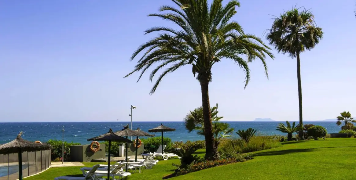 Продажа апартаментов на среднем этаже в Estepona 26