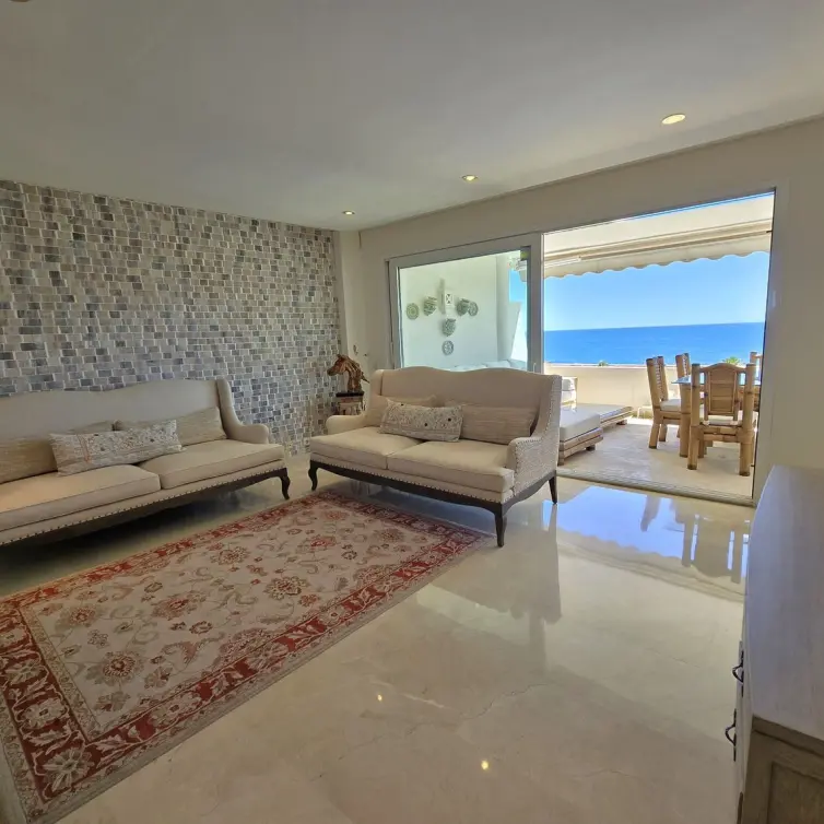 Venta de apartamento en planta media en Estepona