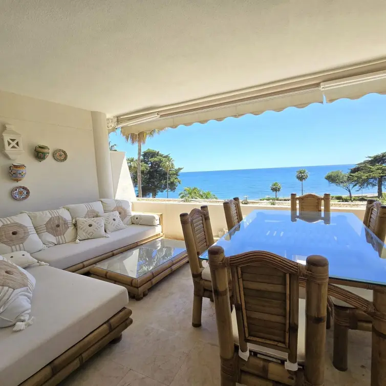 Venta de apartamento en planta media en Estepona