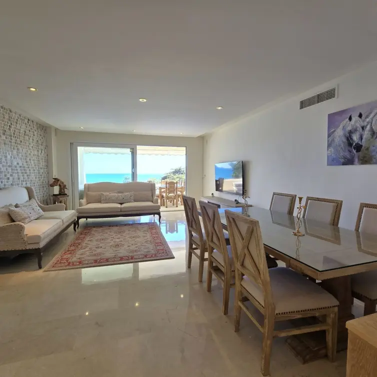 Venta de apartamento en planta media en Estepona
