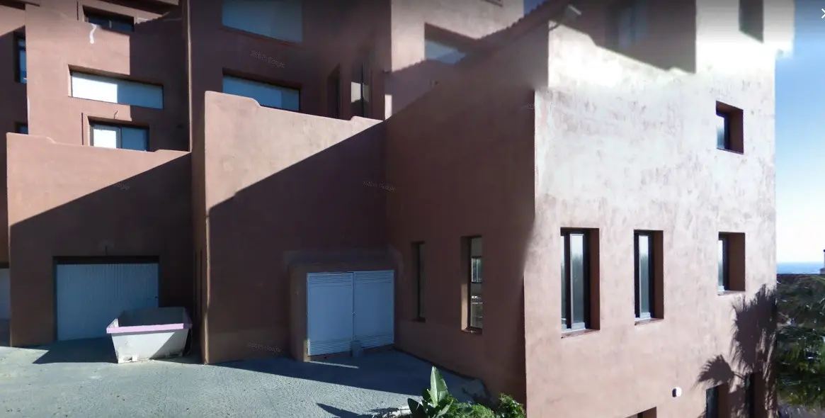 Sale of commercial premises in La Mairena 6