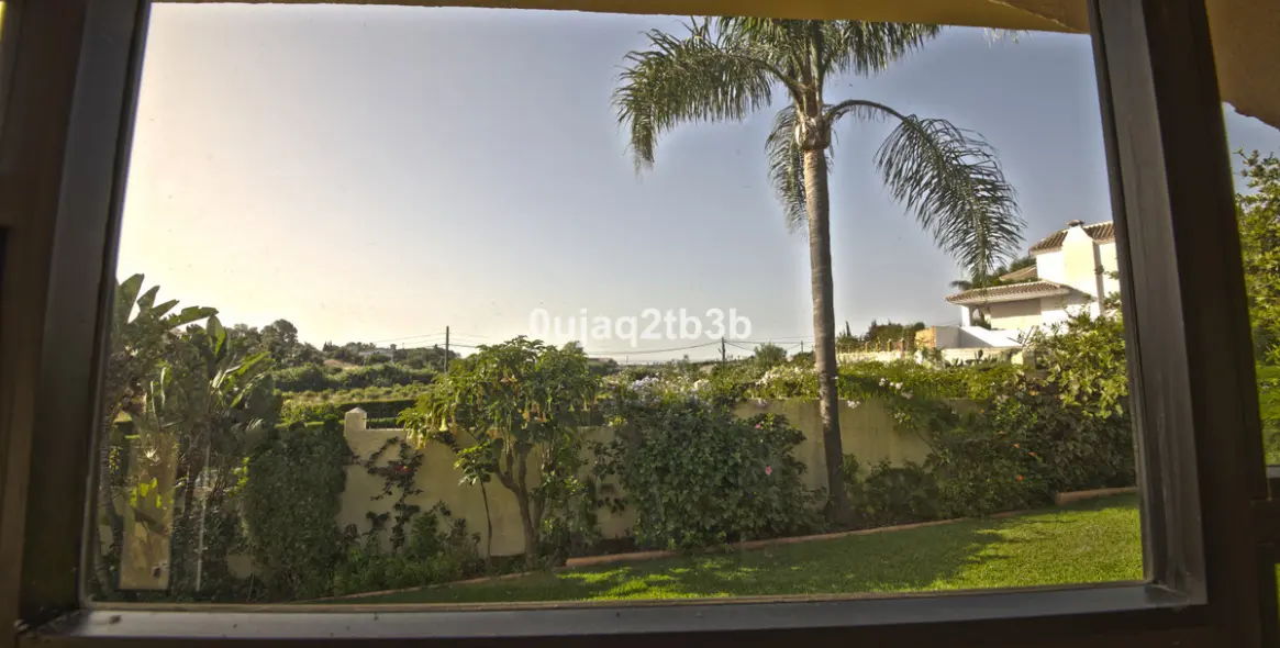 Продажа  отдельно стоящей виллы в New Golden Mile 6