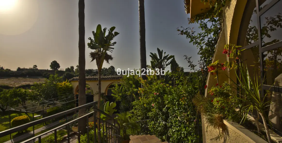 Продажа  отдельно стоящей виллы в New Golden Mile 9