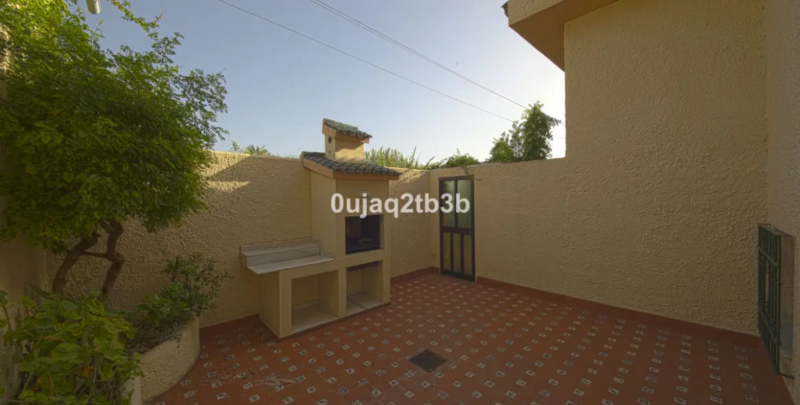 Продажа  отдельно стоящей виллы в New Golden Mile 10