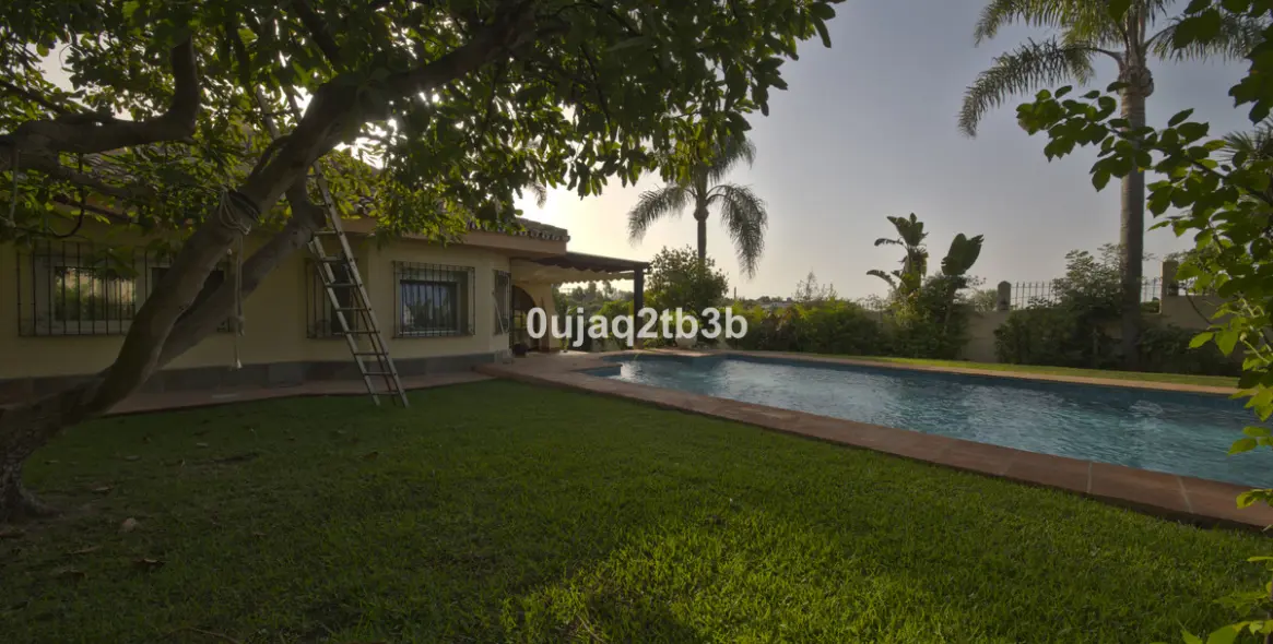 Продажа  отдельно стоящей виллы в New Golden Mile 11