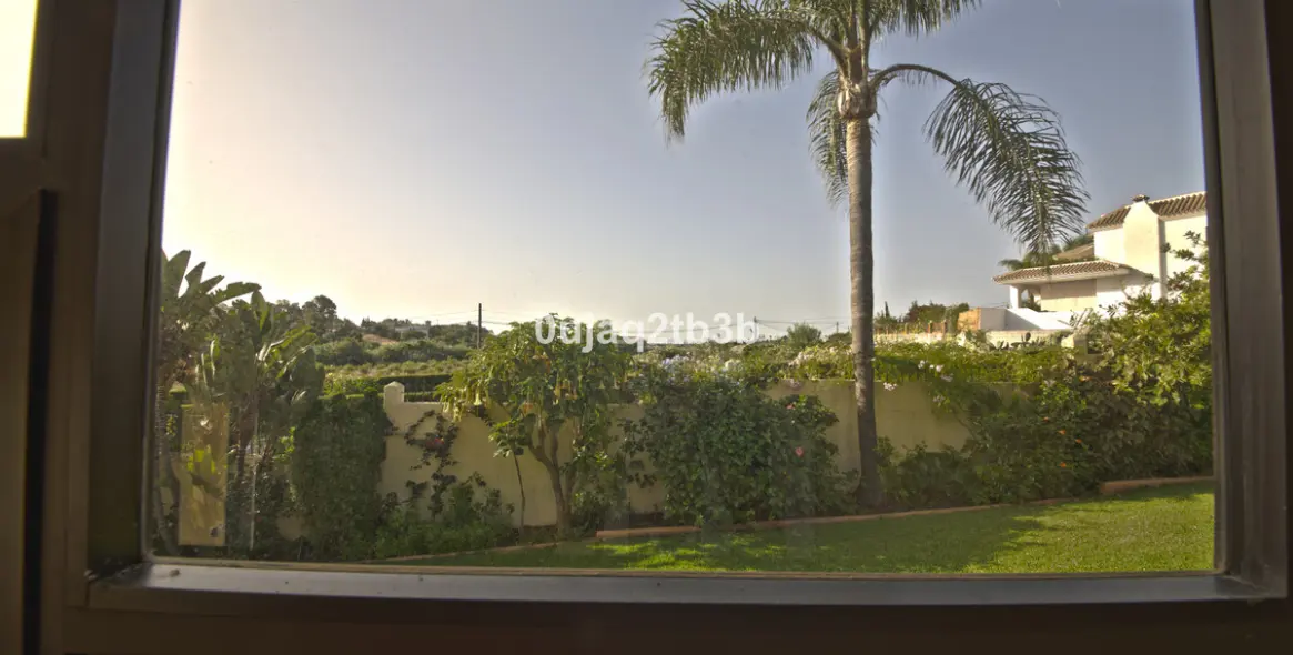 Продажа  отдельно стоящей виллы в New Golden Mile 14