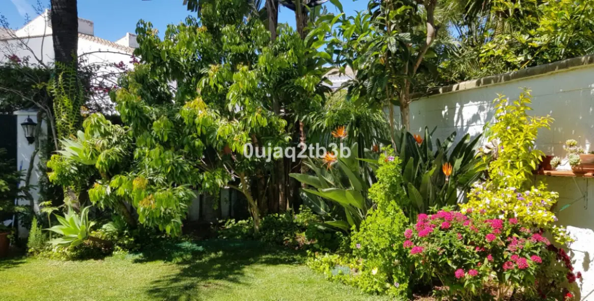 Продажа  отдельно стоящей виллы в New Golden Mile 17