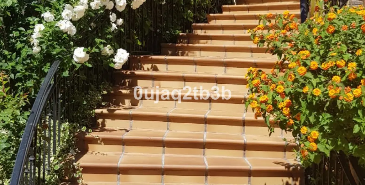 Продажа  отдельно стоящей виллы в New Golden Mile 25