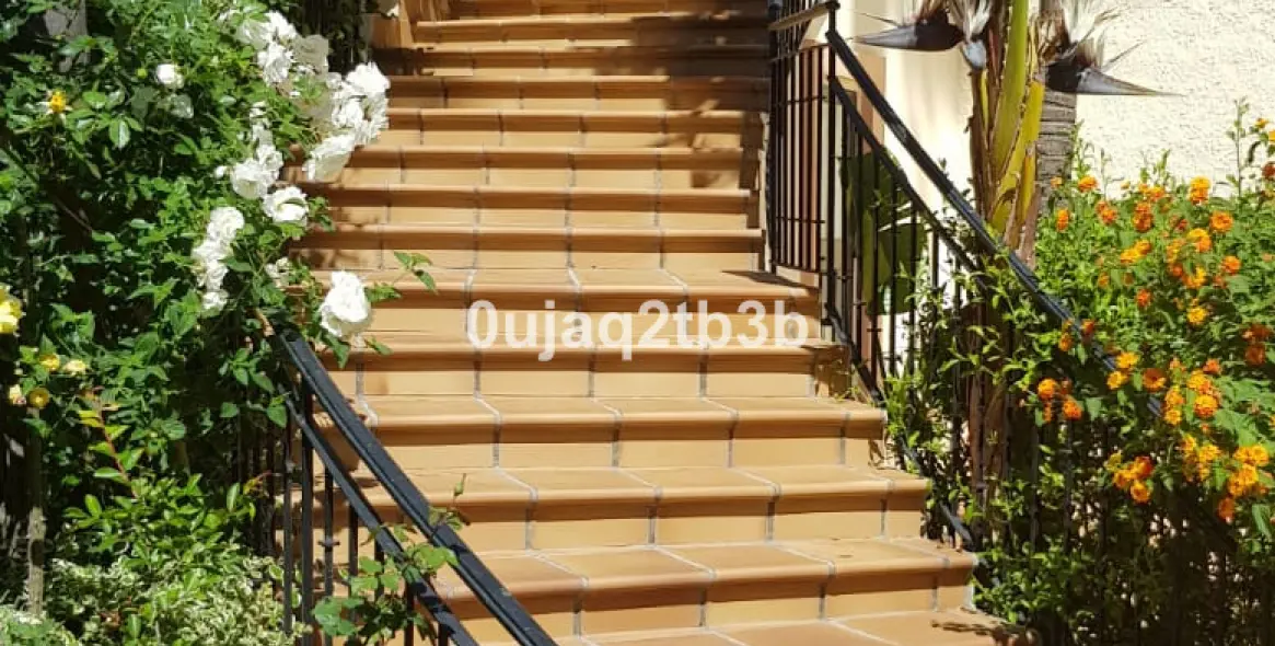 Продажа  отдельно стоящей виллы в New Golden Mile 26