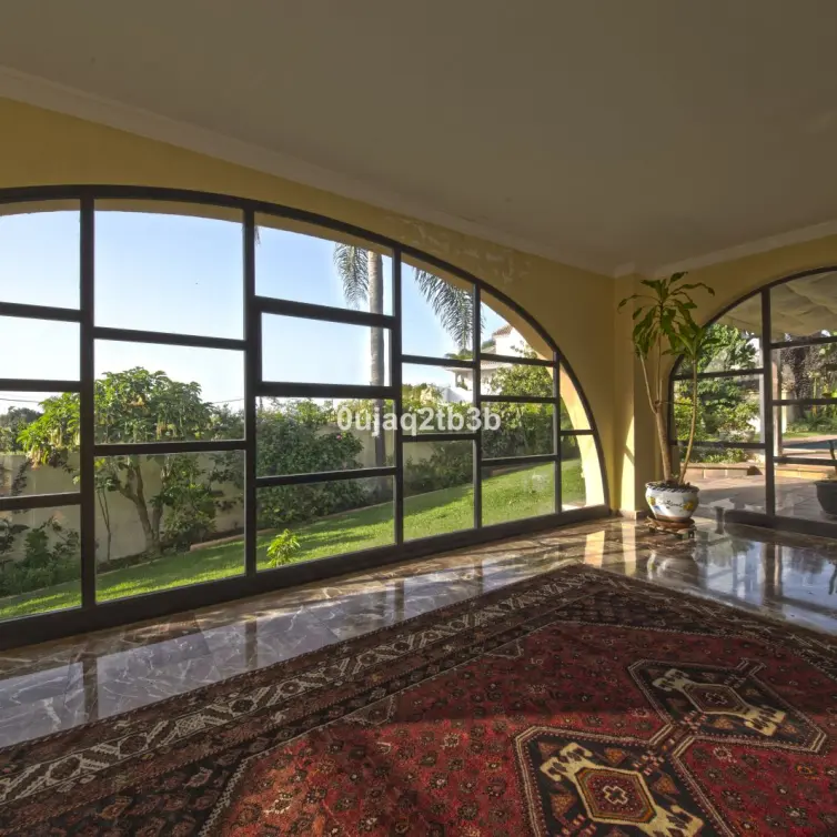 Sale of detached villa in New Golden Mile