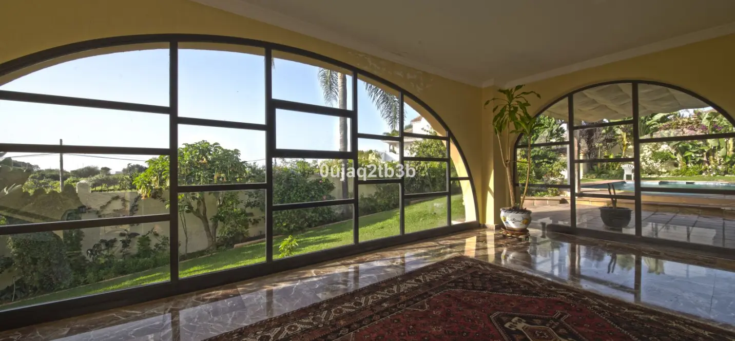 Sale of detached villa in New Golden Mile 0