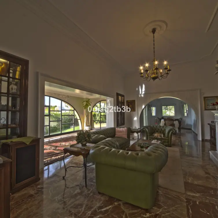 Sale of detached villa in New Golden Mile