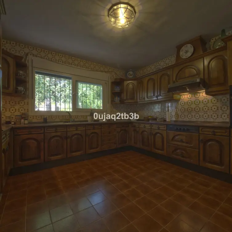 Sale of detached villa in New Golden Mile