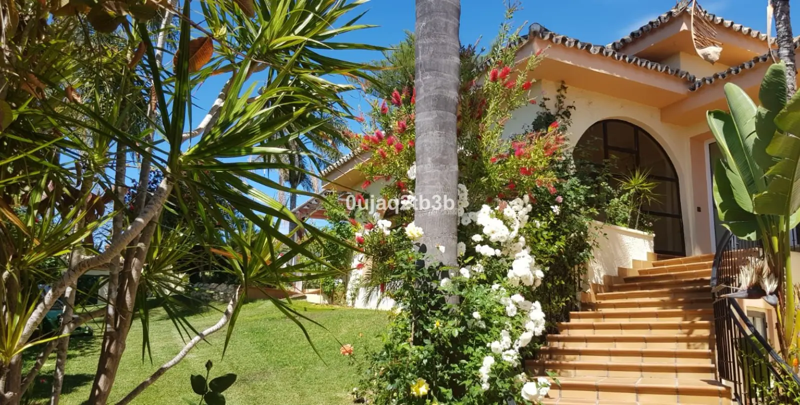 Sale of detached villa in New Golden Mile 18